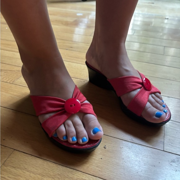 Vintage Y2K Maripé Italian Red Button Wedges - Picture 1 of 7